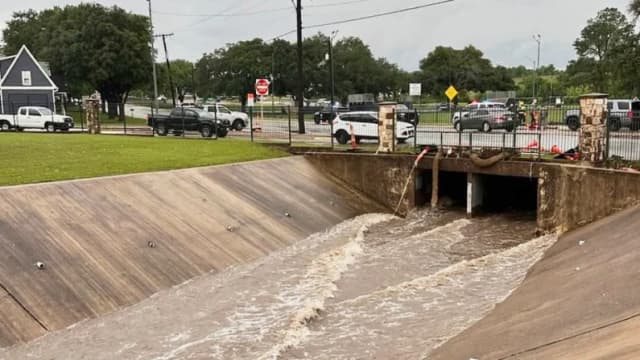 Equipos de rescate recuperan cuerpo de una niña de 10 años arrastrada por las inundaciones en Texas