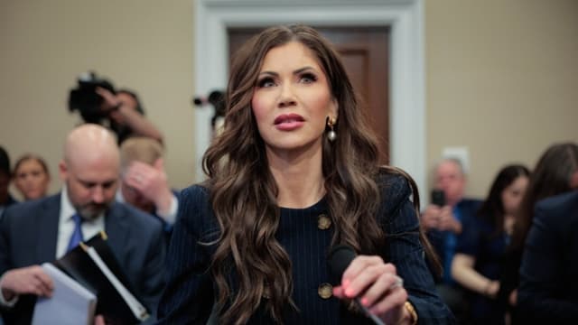 Se han construido casi 78 millas de valla fronteriza desde que Trump asumió el cargo: Noem