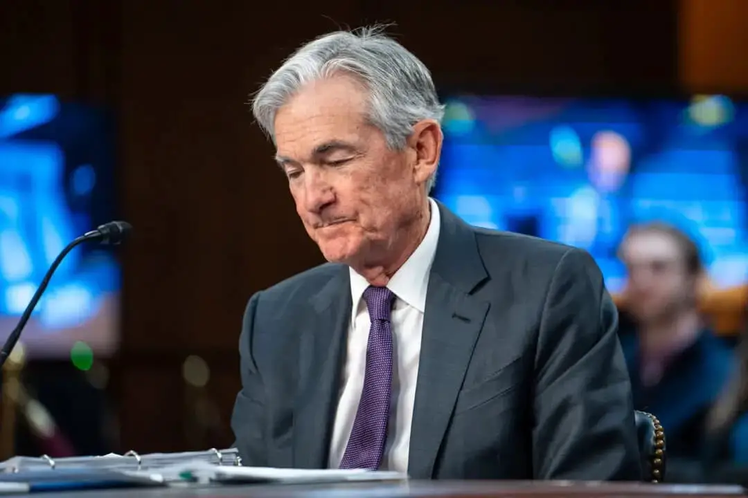 El presidente de la Reserva Federal, Jerome Powell, testifica ante el Comité Senatorial de Banca, Vivienda y Asuntos Urbanos en el Capitolio, en Washington, el 11 de febrero de 2025. (Madalina Vasiliu/The Epoch Times)
