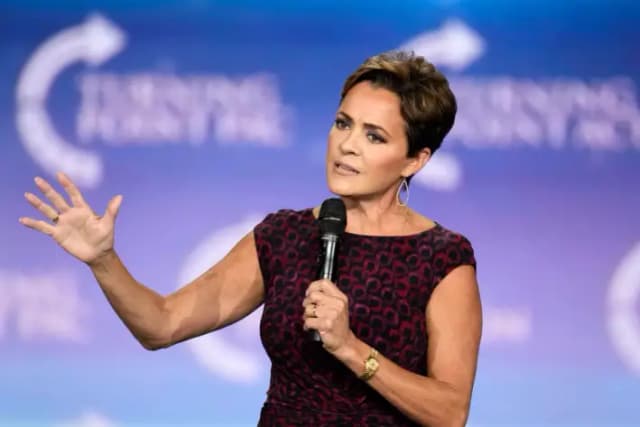 Kari Lake habla en un evento de campaña en Mesa, Arizona, el 4 de septiembre de 2024. (Ross D. Franklin/AP Photo)