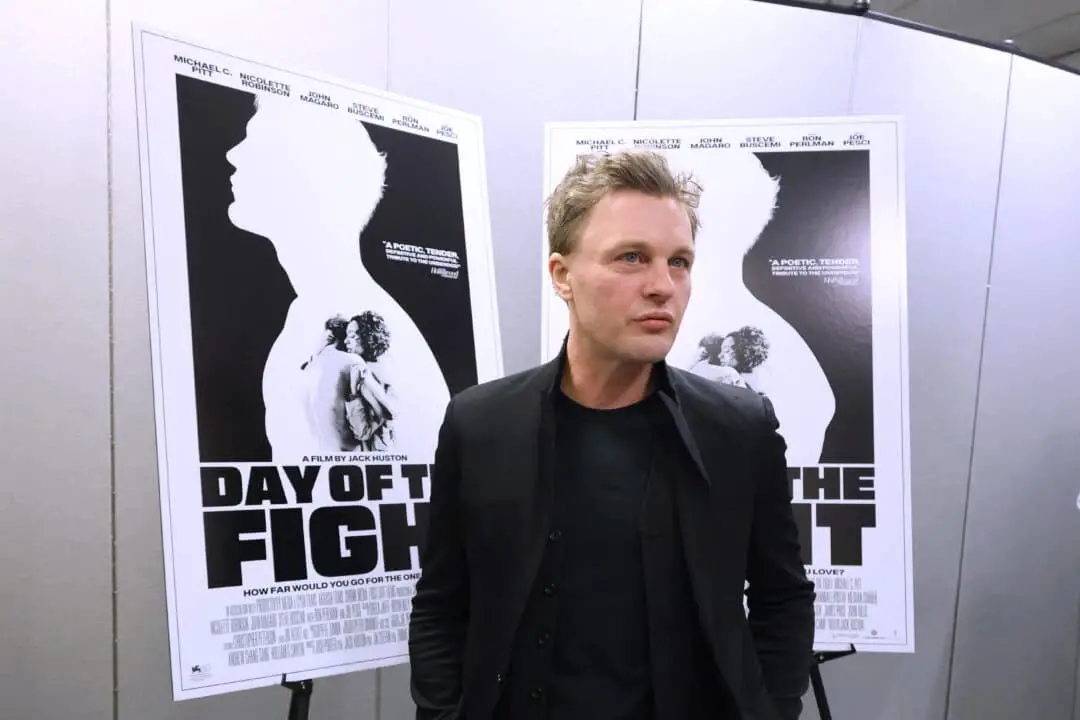 Michael Pitt asiste a la proyección de "Day of The Fight" en Nueva York el 15 de noviembre de 2024. (Rob Kim/Getty Images).