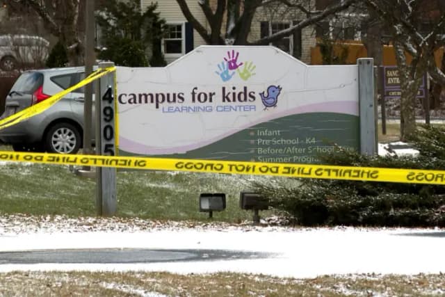 Cinta policial en el sitio de un tiroteo en la escuela cristiana Abundant Life, en Madison, Wisconsin, el 18 de diciembre de 2024. (Mark Vancleave/Foto AP)
