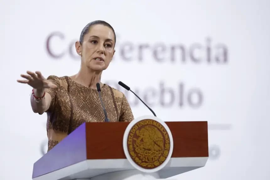 La presidenta de México, Claudia Sheinbaum, habla durante su rueda de prensa matutina el 9 de mayo de 2025, en Palacio Nacional de Ciudad de México (México). EFE/ Sáshenka Gutiérrez