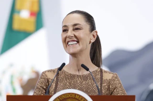 La presidenta de México, Claudia Sheinbaum, habla durante su rueda de prensa matutina el 9 de mayo de 2025, en Palacio Nacional de Ciudad de México (México). EFE/ Sáshenka Gutiérrez