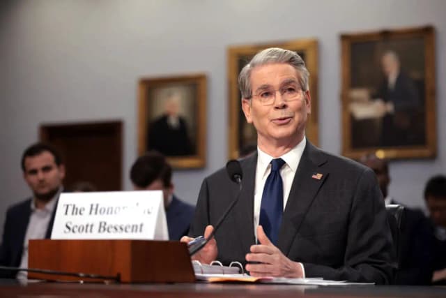 El secretario del Tesoro, Scott Bessent, testifica ante el Comité de Asignaciones de la Cámara de Representantes en el edificio de oficinas Rayburn de la Cámara de Representantes en Washington, el 6 de mayo de 2025. (Kayla Bartkowski/Getty Images)
