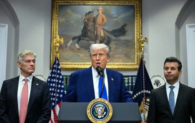 Trump firma orden destinada a reducir los precios de los medicamentos