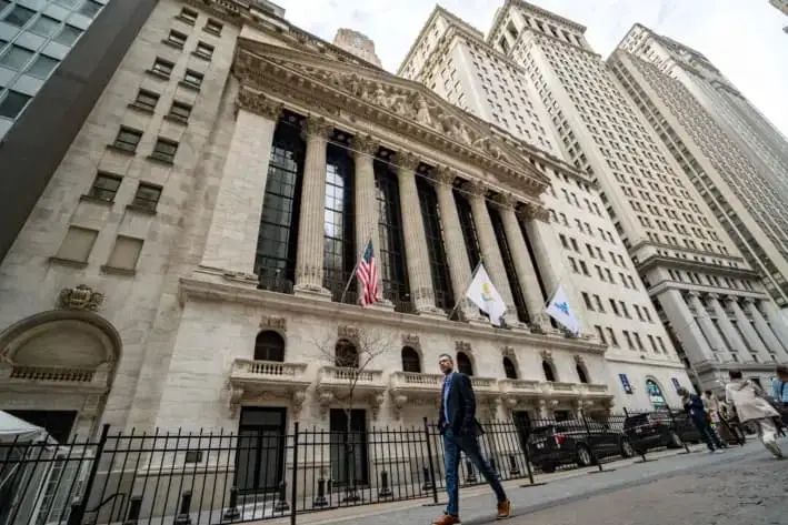 La Bolsa de Valores de Nueva York, el 4 de abril de 2025. (Samira Bouaou/The Epoch Times)
