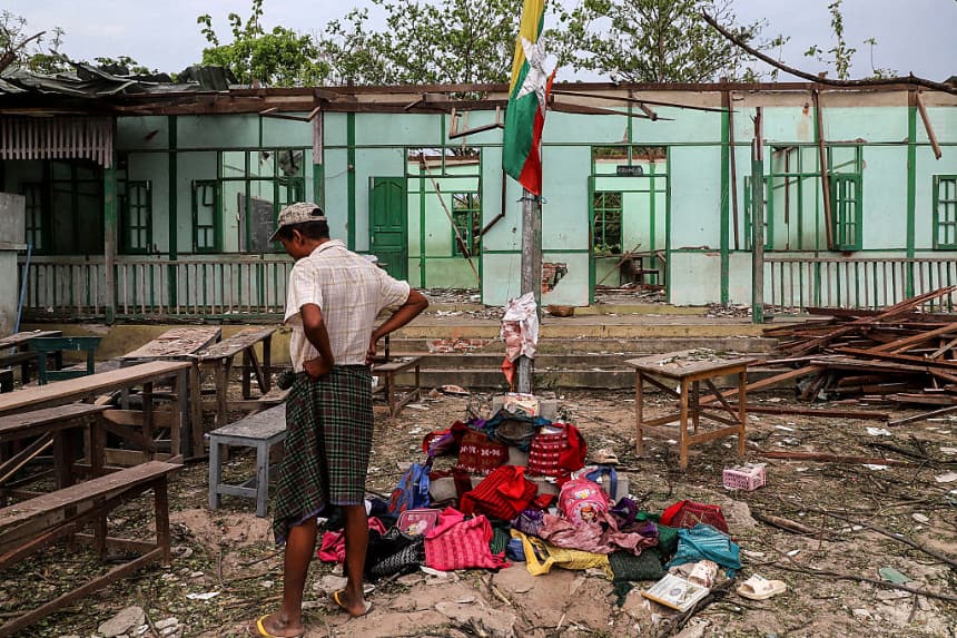 Al menos 17 muertos, entre ellos niños, tras bombardeo militar contra escuela en Myanmar