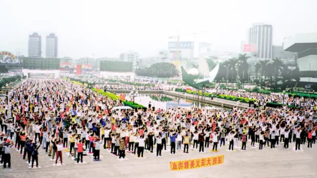 Cómo Falun Gong se extendió y transformó China en los años 90