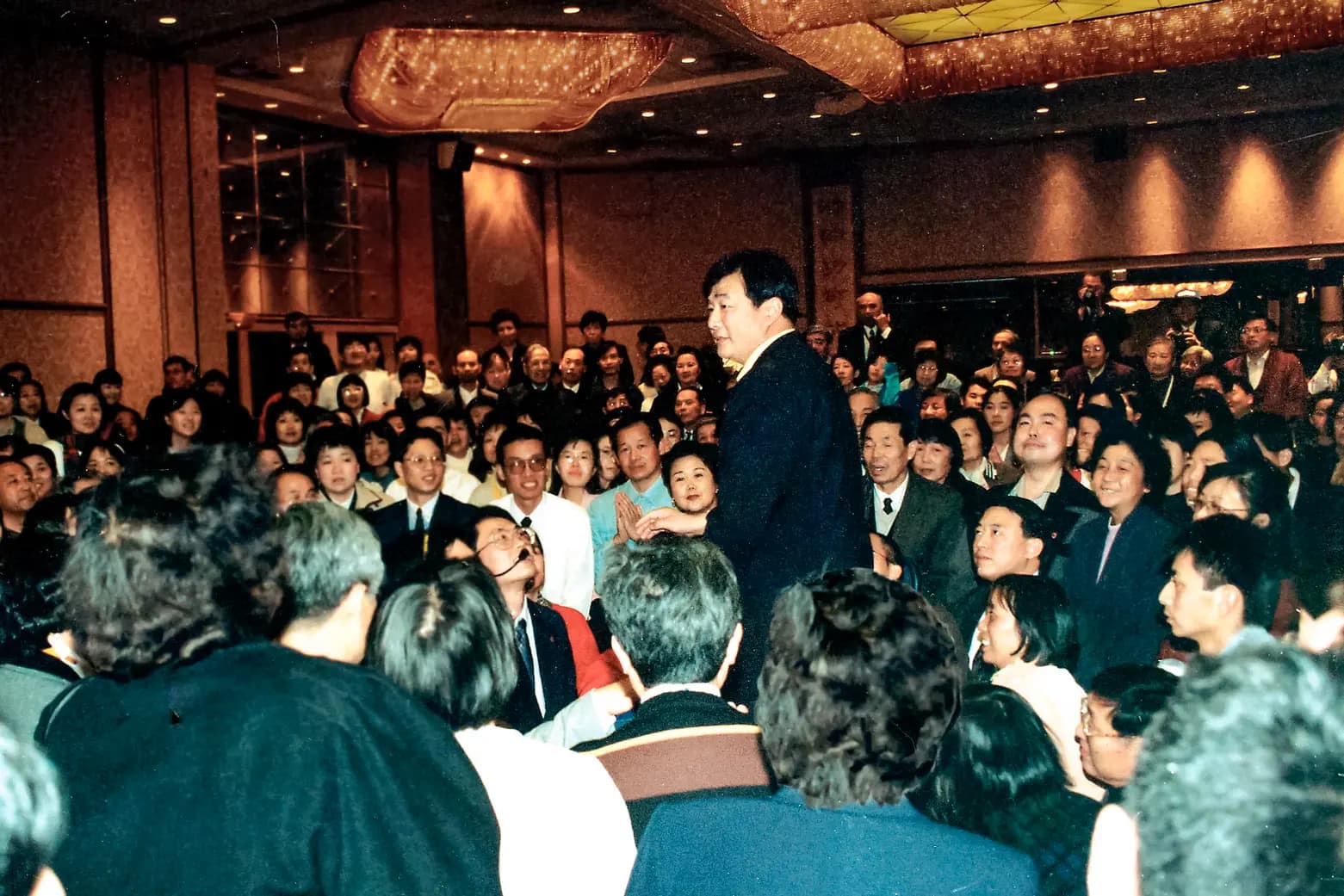 El Sr. Li Hongzhi se reúne con practicantes de Falun Gong en la ciudad de Nueva York, en esta foto de archivo. (Minghui).