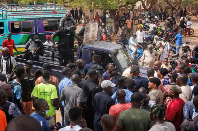 Junta militar disuelve todos los partidos políticos en Mali