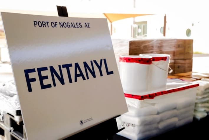 Muertes por sobredosis en EE. UU. caen casi un 27 % hasta alcanzar el nivel más bajo en cinco años