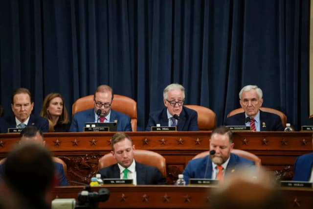 Proyectos de ley para poner en marcha el plan de gastos de Trump avanzan en comités de la Cámara
