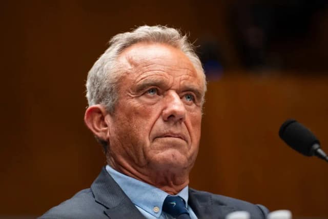 El secretario de Salud, Robert F. Kennedy Jr., testifica ante el Comité de Salud, Educación, Trabajo y Pensiones (HELP) del Senado en el Capitolio, en Washington, el 14 de mayo de 2025. (Madalina Vasiliu/The Epoch Times)
