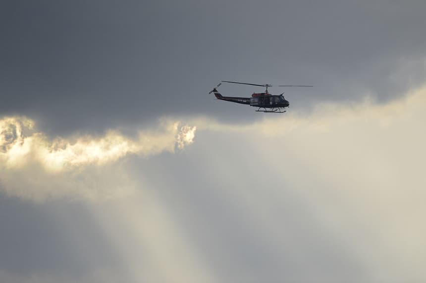 Un helicóptero de la Policía Nacional de Paraguay sobrevuela la "Costanera" en Asunción, en una imagen de archivo. (Juan Mabromata/AFP vía Getty Images)