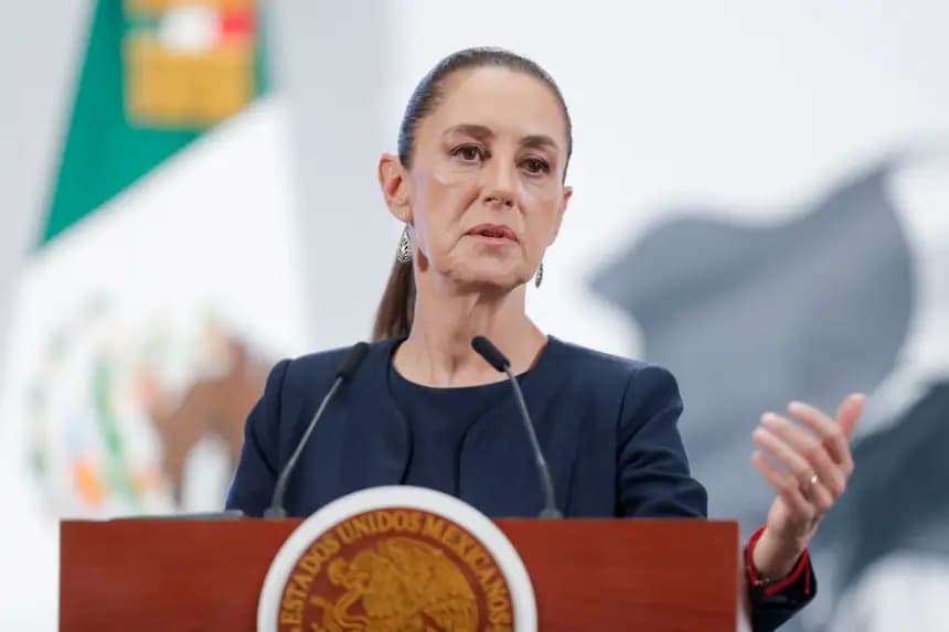 La presidenta de México, Claudia Sheinbaum, participa durante una rueda de prensa el 15 de mayo de 2025 en Palacio Nacional de la Ciudad de México (México). EFE/ Isaac Esquivel