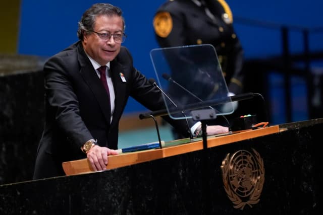 El presidente de Colombia, Gustavo Petro, pronuncia un discurso en la 79.ª sesión de la Asamblea General de las Naciones Unidas en la sede de la ONU el 24 de septiembre de 2024. (Seth Wenig/AP Photo)