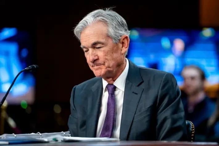 El presidente de la Reserva Federal, Jerome Powell, testifica ante el Comité Senatorial de Banca, Vivienda y Asuntos Urbanos en el Capitolio, Washington, el 11 de febrero de 2025. (Madalina Vasiliu/The Epoch Times)