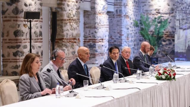 EE. UU. trabaja "discretamente" en un plan de paz entre Rusia y Ucrania: La Casa Blanca