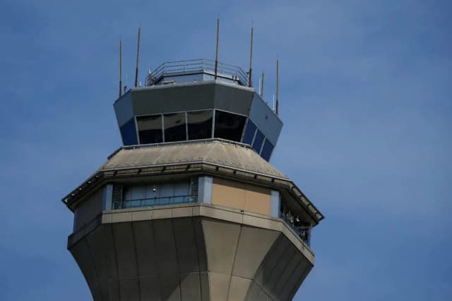 La FAA continuará las conversaciones con las aerolíneas para reducir los vuelos en Newark