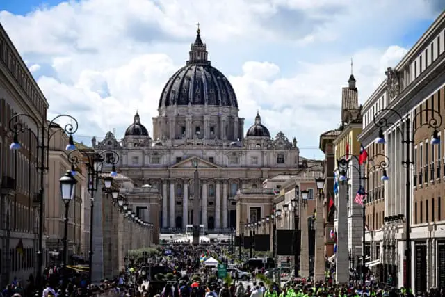 El Vaticano podría servir como sede para conversaciones de alto el fuego en Ucrania, según Rubio