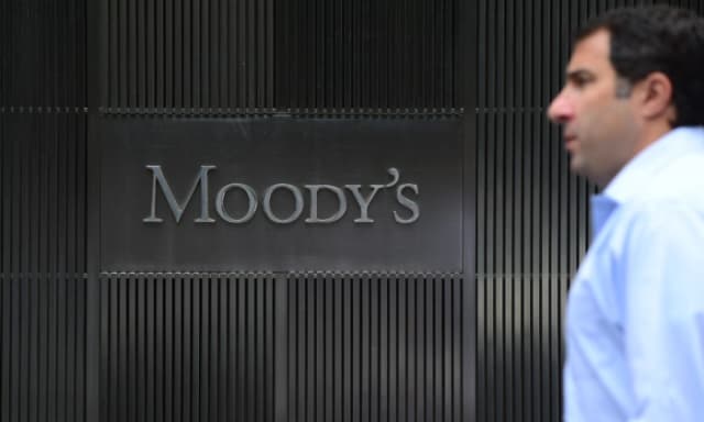 Rendimientos del Tesoro se disparan tras rebaja de calificación crediticia de Moody’s