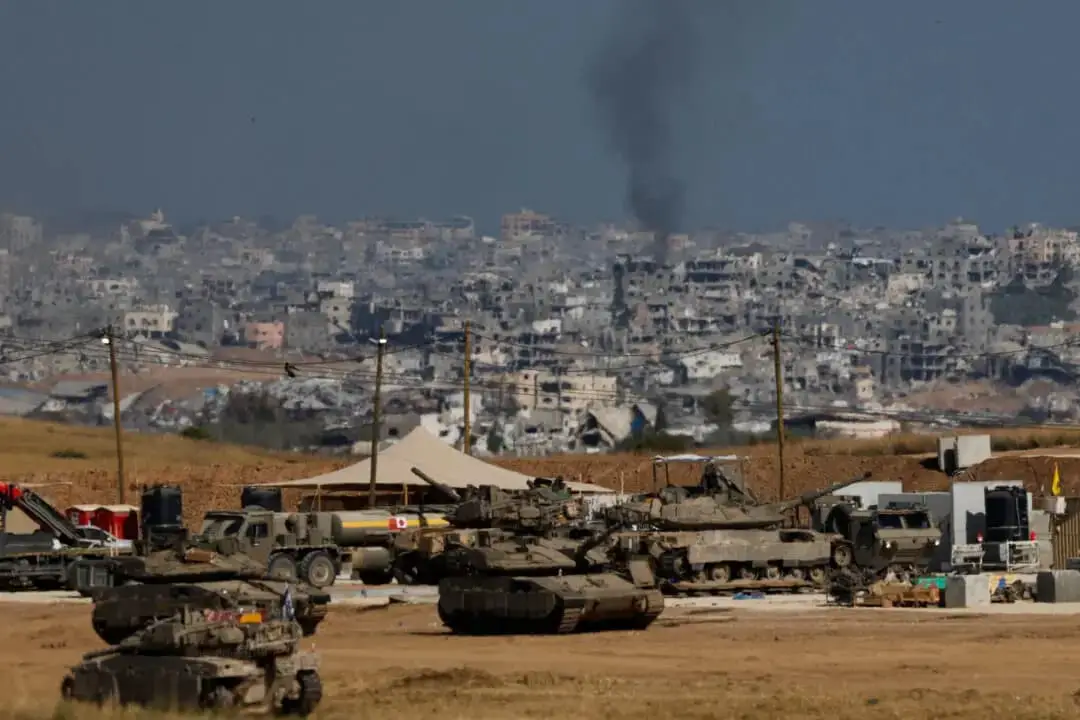Tanques israelíes cerca de la frontera con Gaza, en Israel, el 20 de mayo de 2025. (Amir Cohen/Reuters)
