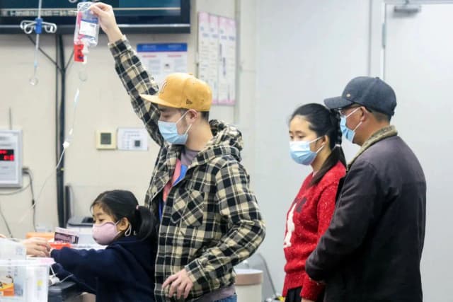 Residentes en China informan de nueva ola de COVID-19, con el doble de tasas de infección