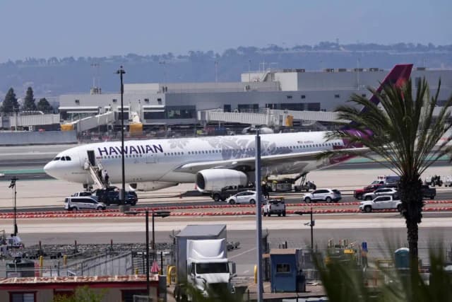 Evacuan vuelo en el aeropuerto de San Diego y detienen a individuo tras informes de amenaza de bomba