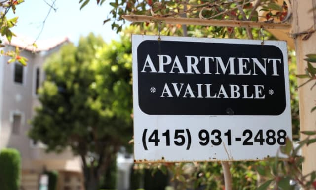 Número récord de compañeros de vivienda no relacionados comparte hogar en EE.UU., revela informe