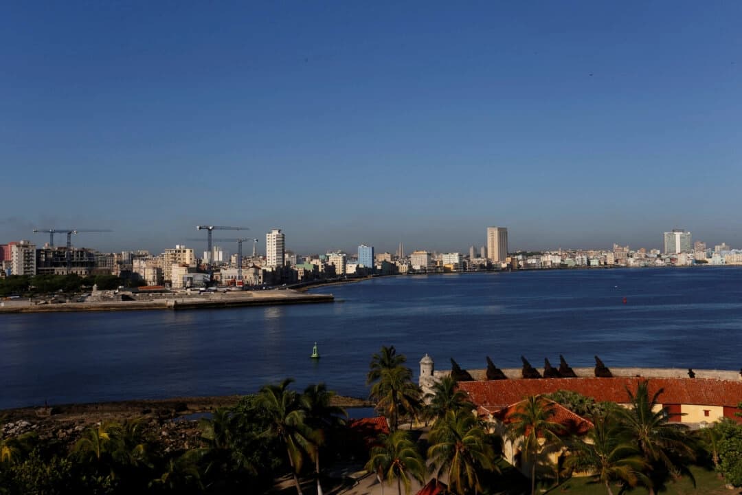 Disidente cubana dice tras llegar al país de su exilio: "Seguiré luchando por los presos políticos"