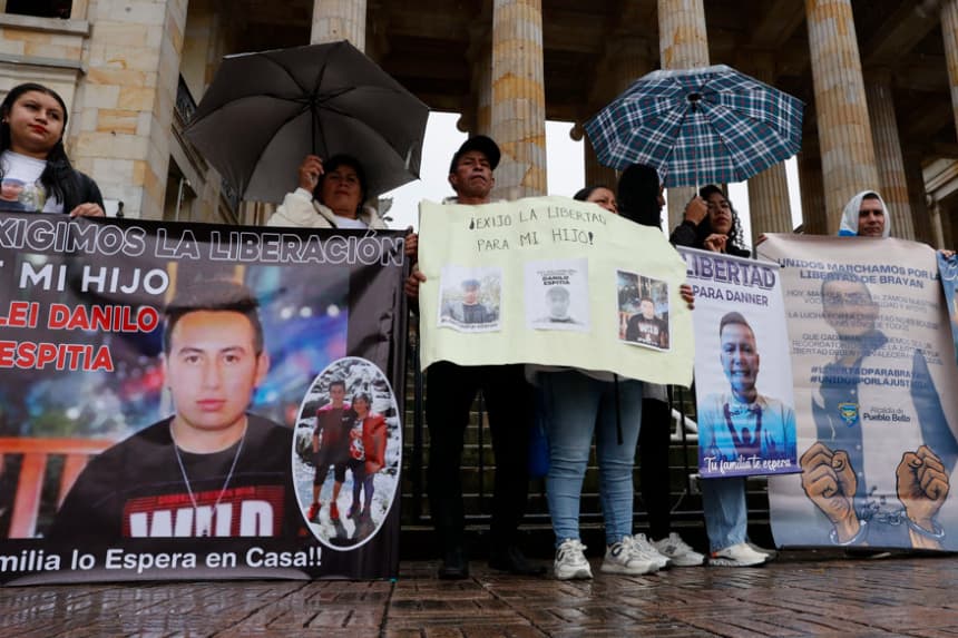 Familias de colombianos detenidos en Venezuela piden a Petro intervenir por su liberación