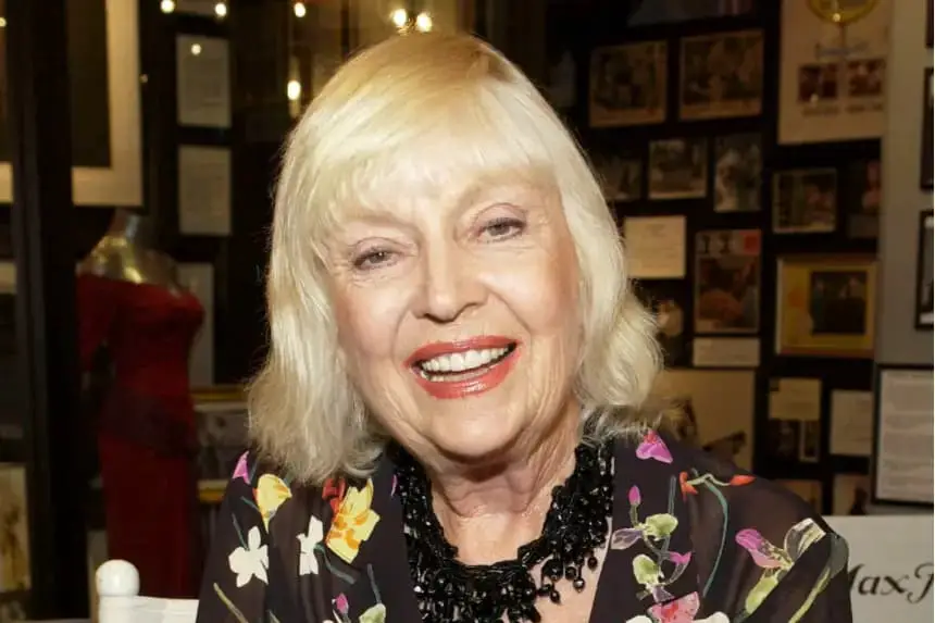 Kathleen Hughes participa en un simposio en honor a la fallecida actriz Marilyn Monroe en Los Ángeles el 5 de agosto de 2005. (Amanda Edwards/Getty Images)