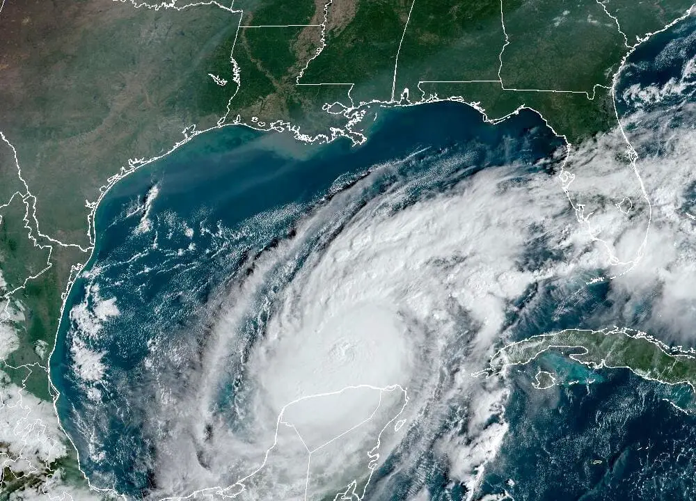 Imagen de satélite del huracán Milton mientras se acerca a la costa del Golfo de Florida el 8 de octubre de 2024. (NOAA)
