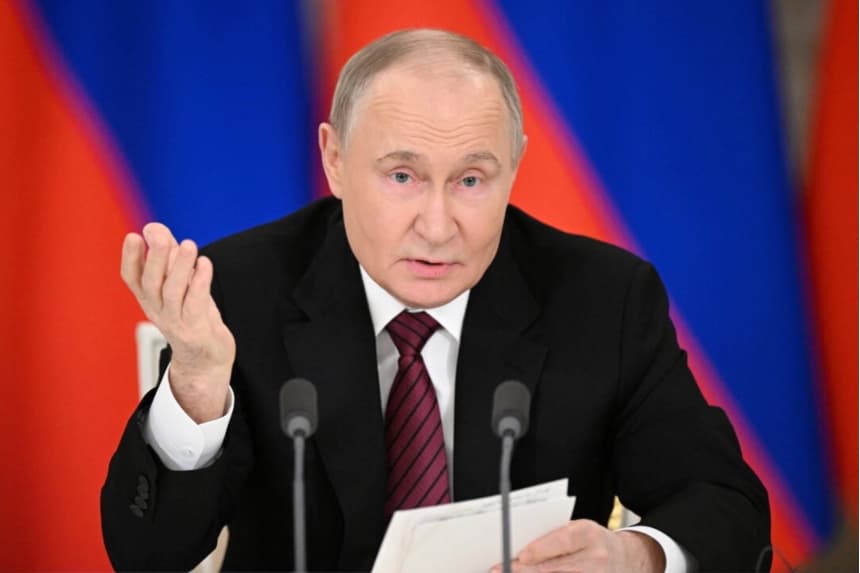 El presidente ruso, Vladimir Putin, da una declaración a los medios de comunicación en el Kremlin de Moscú el 11 de mayo de 2025. (Sergey Bobylev/Agencia anfitriona RIA Novosti/Folleto vía Reuters)