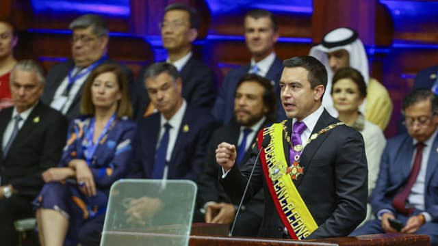 El presidente de Ecuador, Daniel Noboa, pronuncia un discurso durante la inauguración presidencial en el edificio de la Asamblea Nacional el 24 de mayo de 2025 en Quito, Ecuador. (Franklin Jacome/Getty Images)