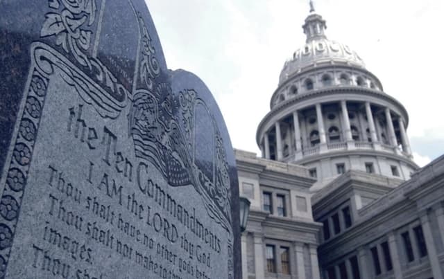 Aumenta probabilidad de que los Diez Mandamientos estén en aulas de Texas gracias a votación clave