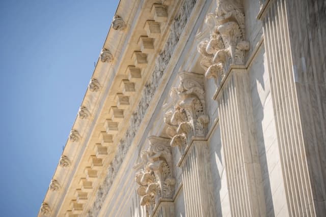 Corte Suprema confirma condena por fraude de contratista del Gobierno