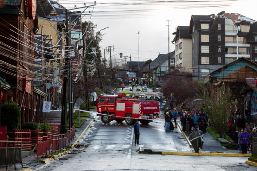 Más de 188,000 hogares siguen sin luz en centro y sur de Chile tras paso del temporal