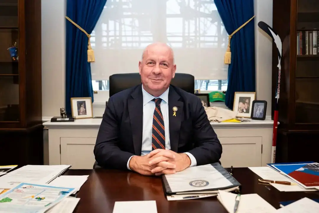 El representante Dave Taylor (R-Ohio) en su oficina del Capitolio en Washington el 6 de marzo de 2025. (Madalina Vasiliu/The Epoch Times)
