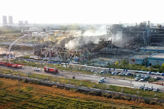 Al menos 5 muertos y 6 desaparecidos tras explosión en planta química del este de China