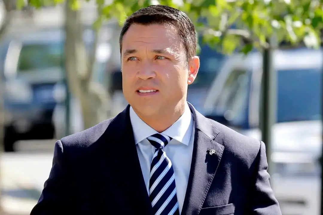 El exrepresentante Michael Grimm llega a su colegio electoral en el barrio de Staten Island, en la ciudad de Nueva York, el 26 de junio de 2018. (Seth Wenig/AP Photo)