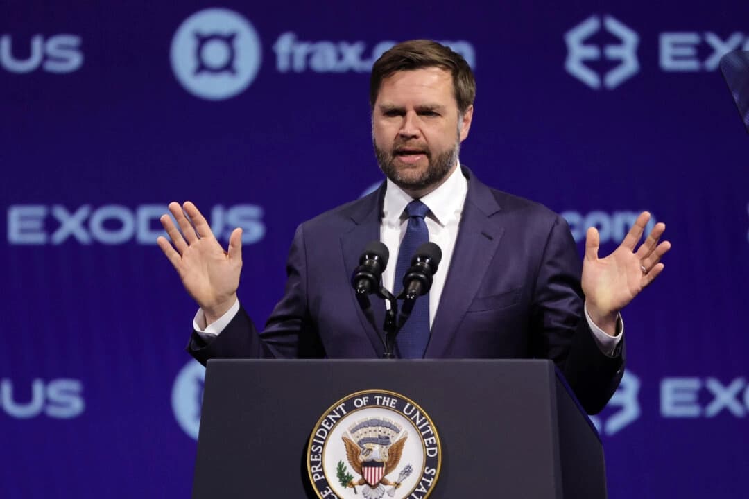 El vicepresidente JD Vance pronuncia un discurso inaugural en la Conferencia Bitcoin celebrada en el Centro de Convenciones y Exposiciones Venetian de Las Vegas, Nevada, el 28 de mayo de 2025. (Ethan Miller/Getty Images)