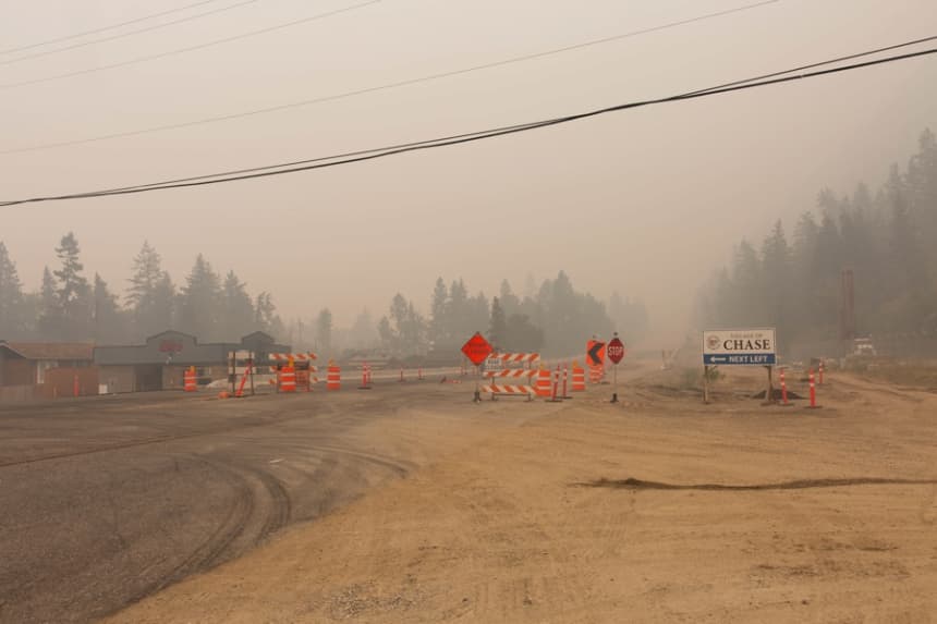 Evacuan a 17,000 personas en el centro de Canadá por los incendios forestales