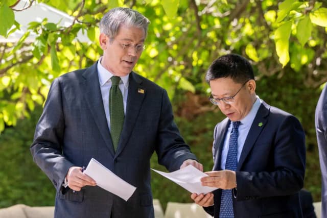 Bessent dice que las negociaciones sobre los aranceles entre EE. UU. y China están "un poco estancadas"