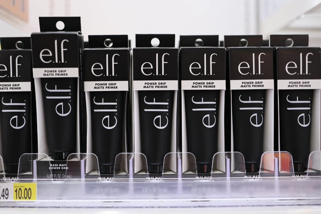 Productos de belleza de e.l.f. Cosmetics expuestos en una tienda Target en Union Square, Nueva York, el 4 de abril de 2025. (Michael M. Santiago/Getty Images)
