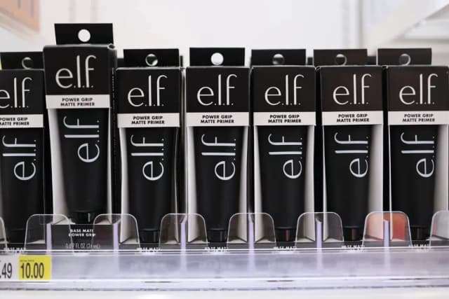 e.l.f. adquiere la marca de belleza de Hailey Bieber en un acuerdo de mil millones de dólares