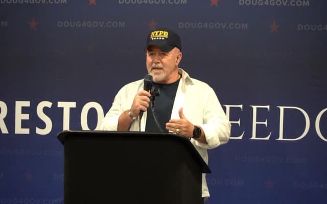 Fallece Bernard Kerik, excomisionado de policía de Nueva York aclamado como héroe el 11-S