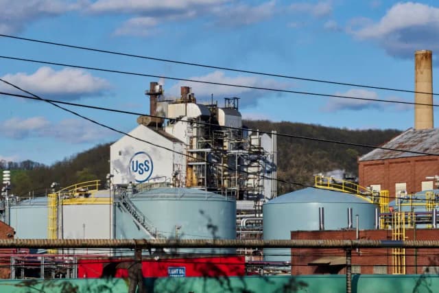 La planta de U.S. Steel Clairton en Clairton, Pensilvania, el 8 de abril de 2024. (Dominic Gwinn/Middle East Images vía AFP vía Getty Images)

