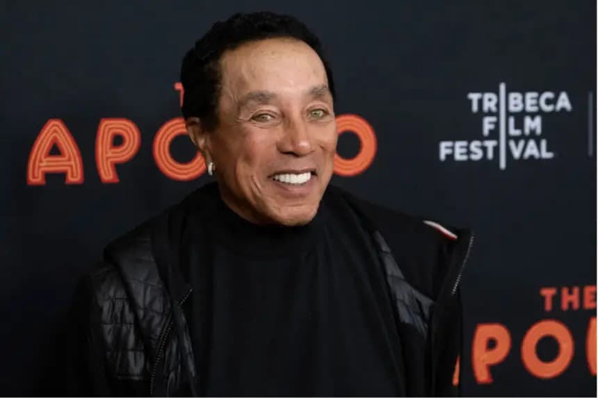 Smokey Robinson asiste a la proyección de "The Apollo" durante el Festival de Cine de Tribeca de 2019 en Nueva York el 24 de abril de 2019. (Charles Sykes/Invision/AP)